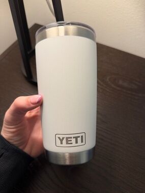 20 oz Yeti White Stainless Steel Insulated Tumbler with Clear Lid